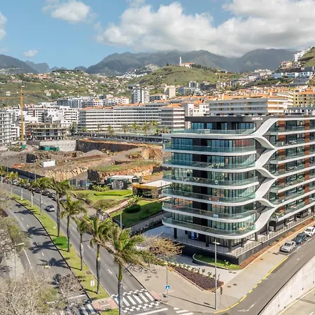Oceanview Penthouse In 公寓