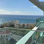 Oceanview Penthouse In דירה