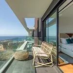 דירה Oceanview Penthouse In *