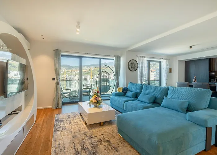 Oceanview Penthouse In 公寓