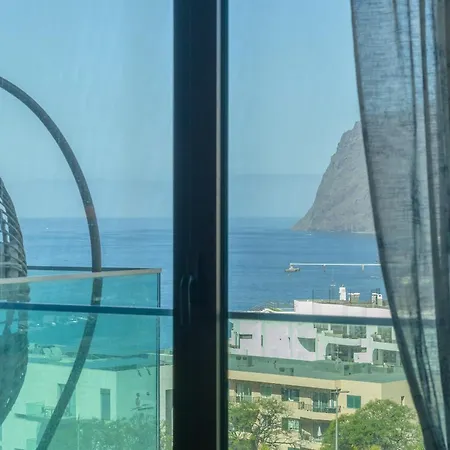 Oceanview Penthouse In Фуншал